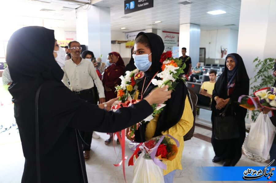 استقبال مدیرکل بهزیستی هرمزگان از مدال آوران مسابقات نابینایان و کم بینایان قهرمانی کشور استقبال مدیرکل بهزیستی هرمزگان از مدال آوران مسابقات نابینایان و کم بینایان قهرمانی کشور