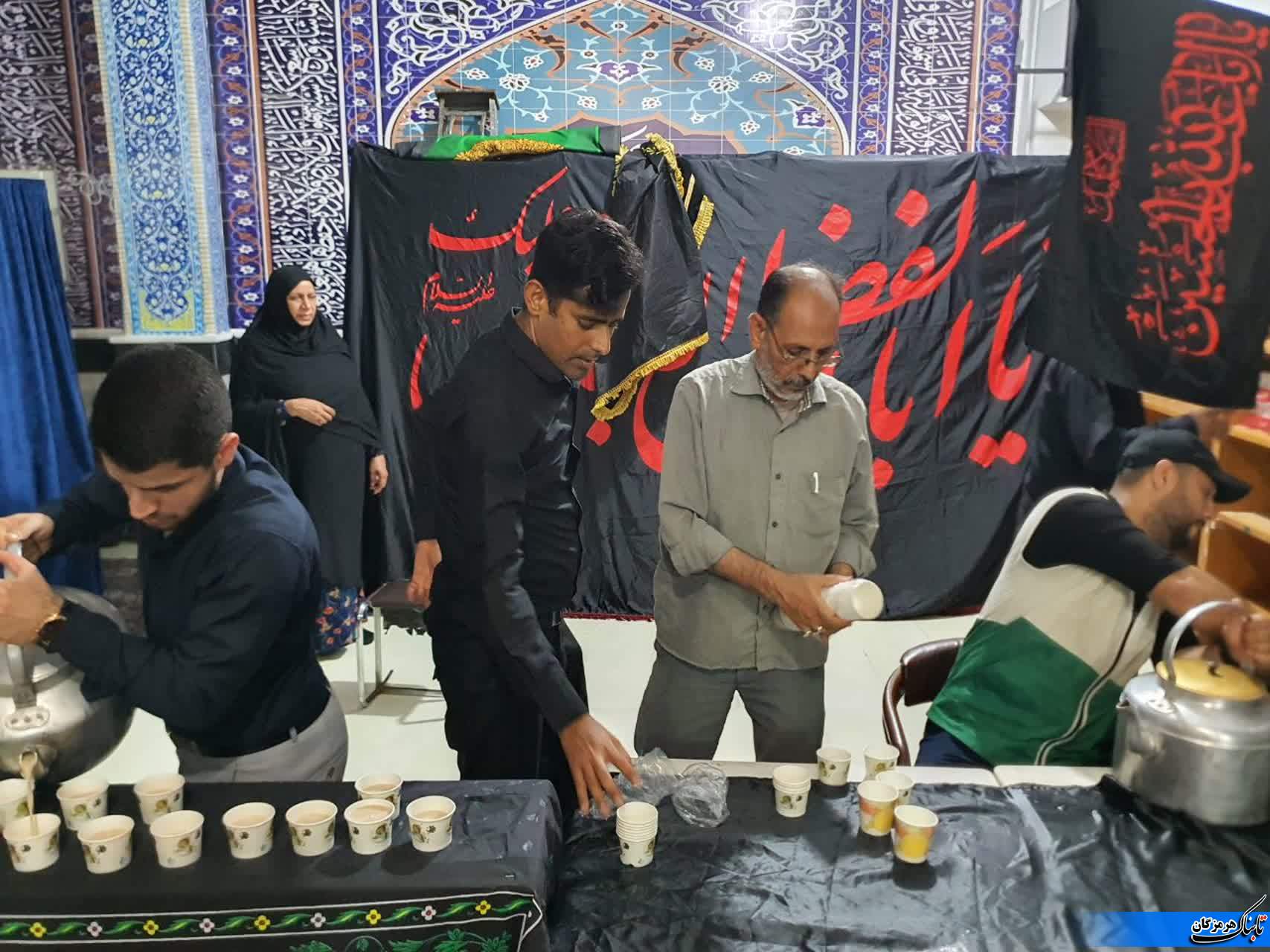 مراسم عزاداری شب شهادت امام زین العابدین(ع)در هئیت خادم الرضا مراسم عزاداری شب شهادت امام زین العابدین(ع)در هئیت خادم الرضا