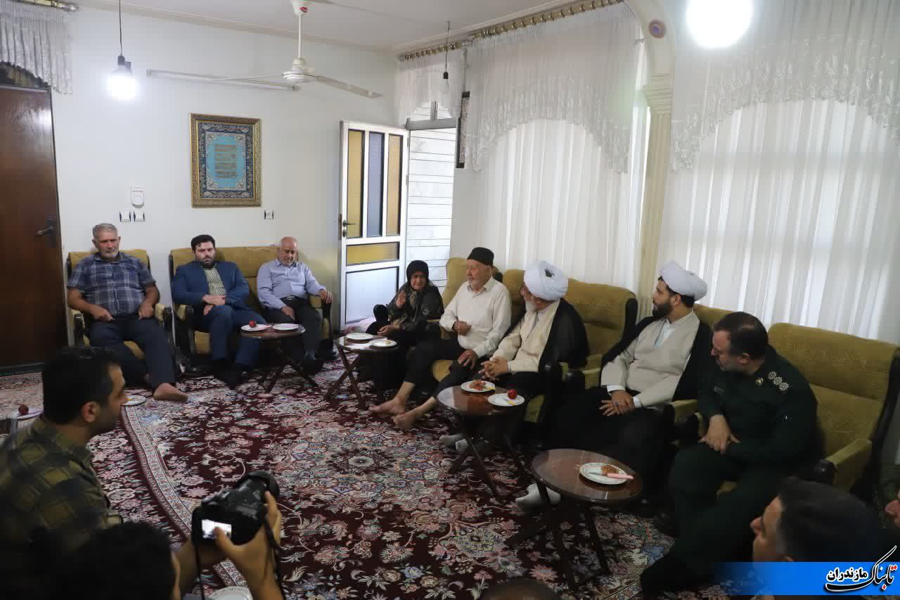 دیدار نمایندگی ولی فقیه سپاه کربلا مازندران و فرمانده سپاه شهرستان نکا با خانواده شهیده رقیه حسین‌زاده