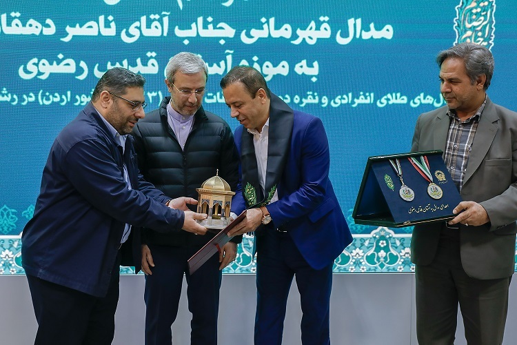 اهدای مدال طلای پاراتنیس روی میز قهرمان کشور به موزه حرم مطهر رضوی+ فیلم+ گزارش تصویری