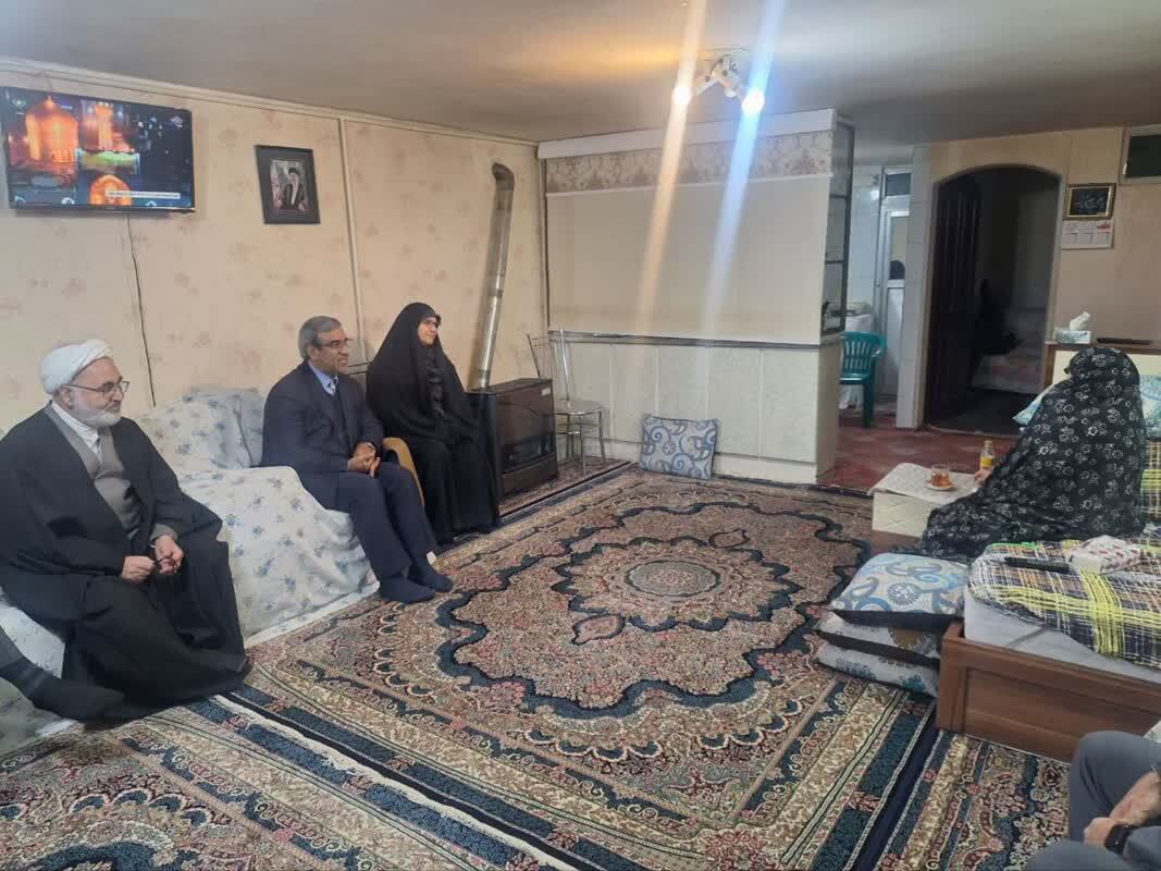 استاندار خراسان رضوی به مناسبت ولادت حضرت زهرا (س) با مادر شهید رئیسی دیدار کرد استاندار خراسان رضوی به مناسبت ولادت حضرت زهرا (س) با مادر شهید رئیسی دیدار کرد