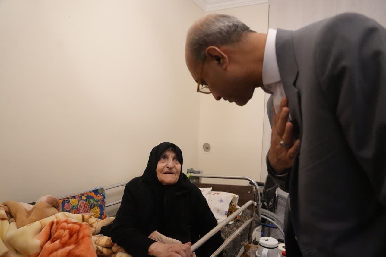 دیدار استاندار کرمانشاه با خانواده شهیدان کرمخانی و پاکیزان