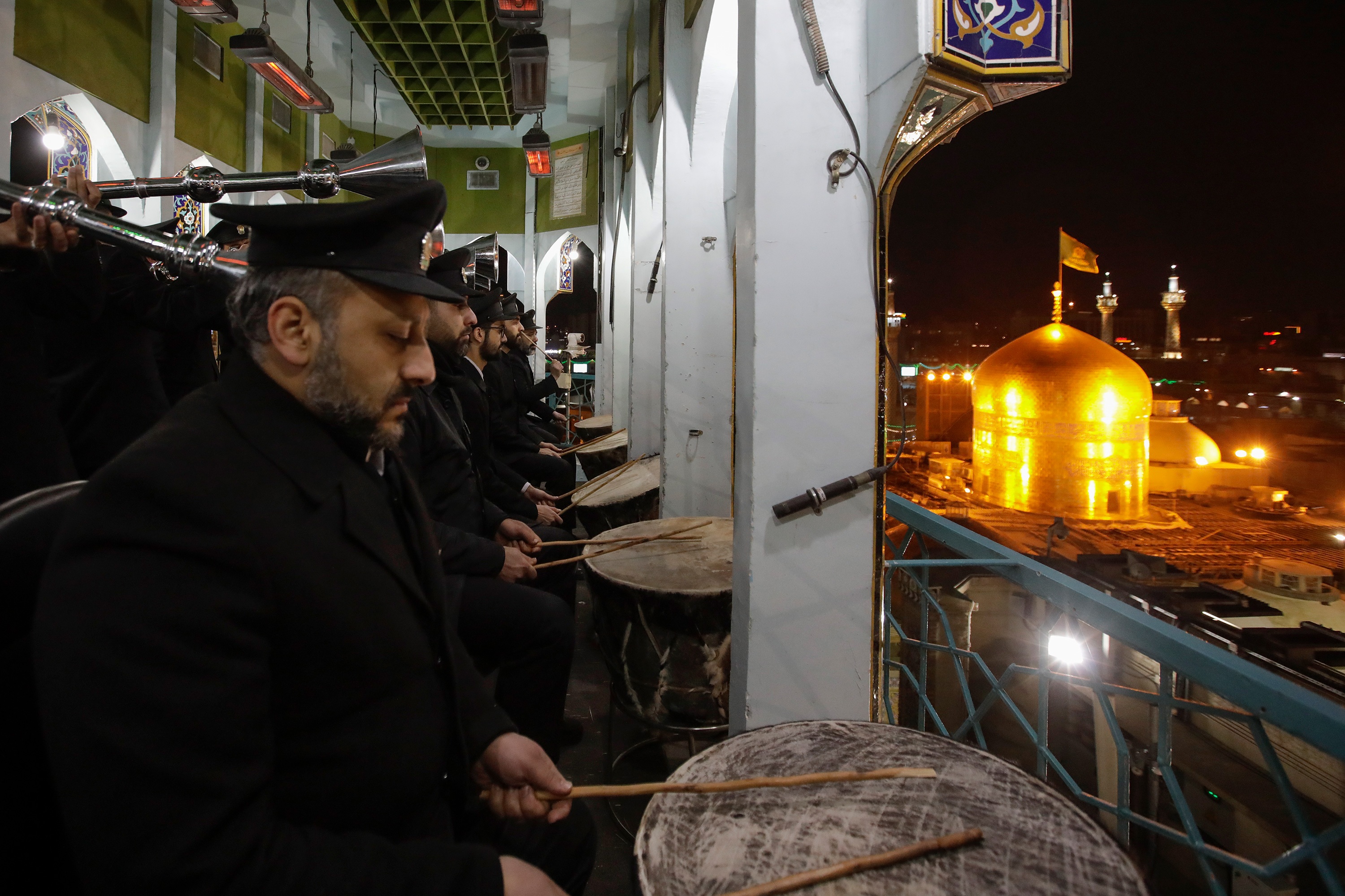 آیین نقارهنوازی به مناسبت عید مبعث در حرم مطهر رضوی+ گزارش تصویری