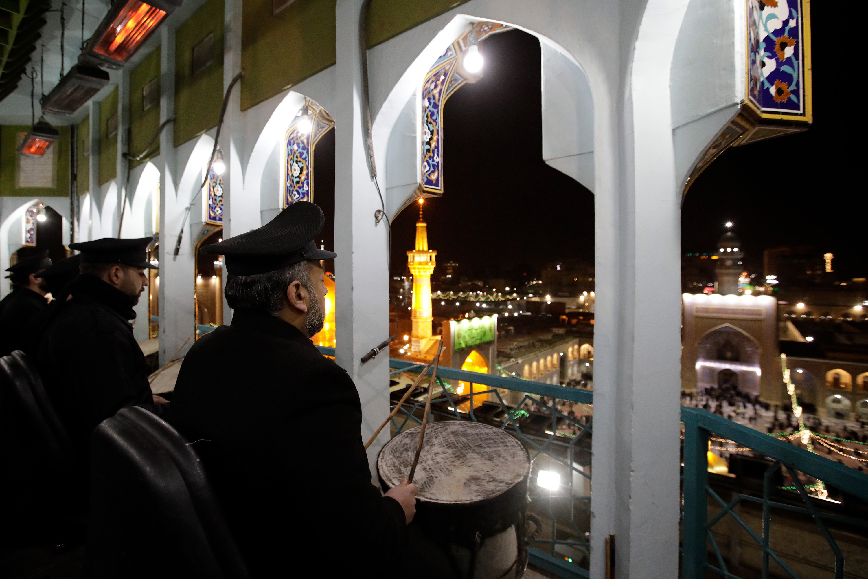 آیین نقارهنوازی به مناسبت عید مبعث در حرم مطهر رضوی آیین نقارهنوازی به مناسبت عید مبعث در حرم مطهر رضوی