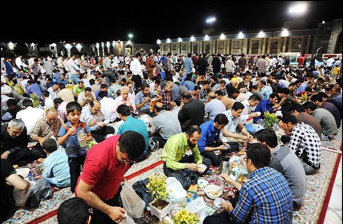 ۳۸ هزار زائرحرم رضوی مهمان سفره افطاری کریم اهل بیت(ع) شدند