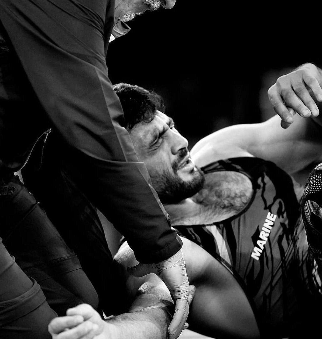 کشتی گیر روسی الاصل ناجوانمردانه به کتف یزدانی ضربه زد