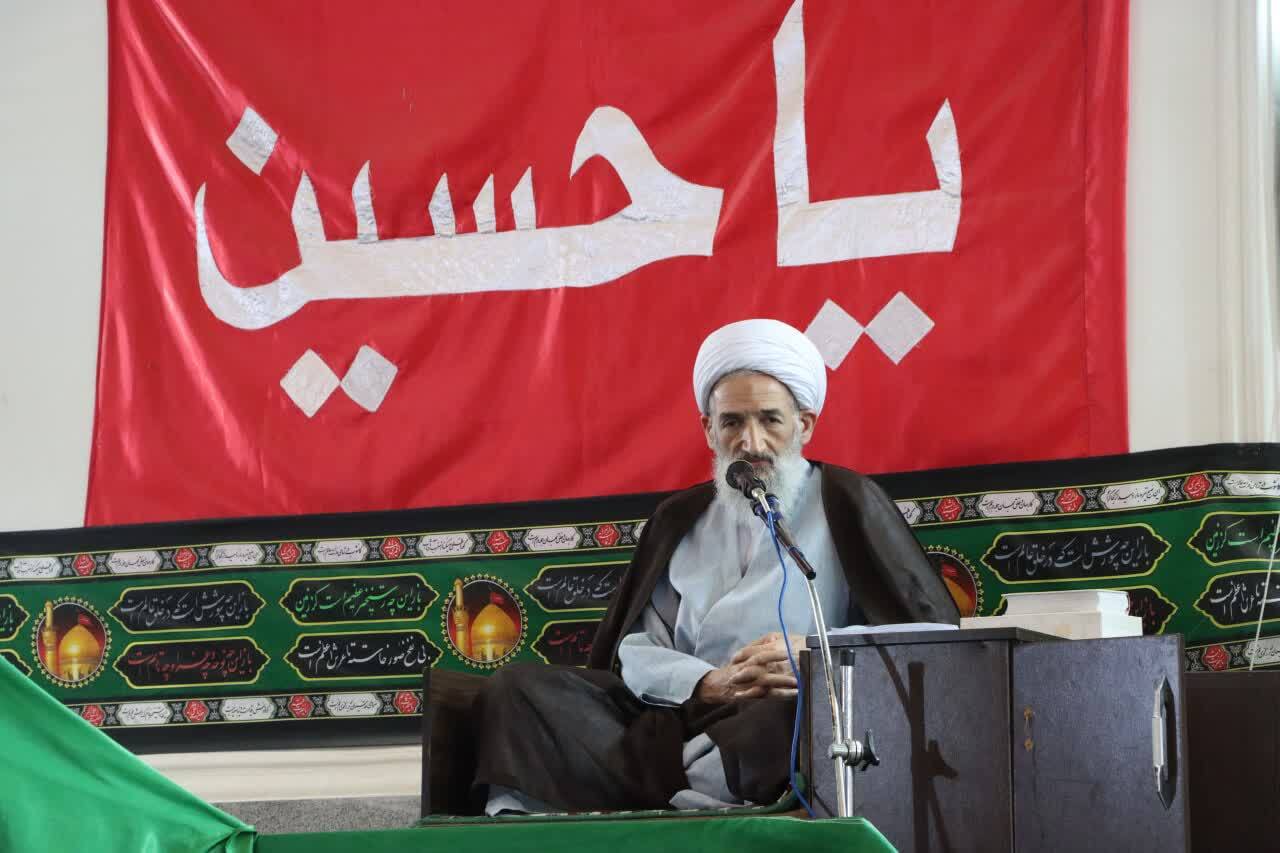 باید روحیه فعالیت جهادی و نور معنویت در بین مدیران و دستگاههای اداری تقویت و زنده شود