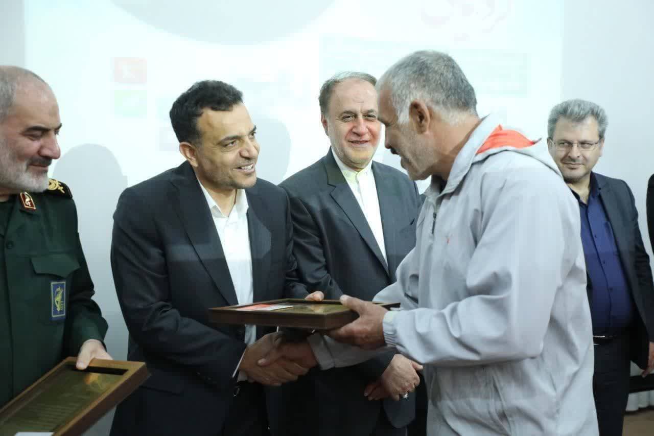 تجلیل از ۱۰۰ قهرمان بسیجی استان همدان