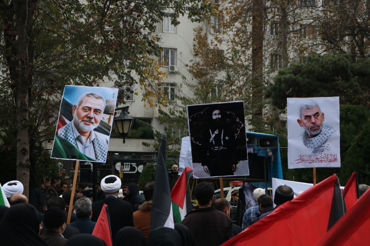 عزاداری ایام فاطمیه و سالروز شهادت میرزا کوچک جنگلی در رشت برگزار شد/ صدوسومین سالگرد میرزاکوچک با حضور شهید خوشنام نورانی شد+تصاویر عزاداری ایام فاطمیه و سالروز شهادت میرزا کوچک جنگلی در رشت برگزار شد/ صدوسومین سالگرد میرزاکوچک با حضور شهید خوشنام نورانی شد+تصاویر