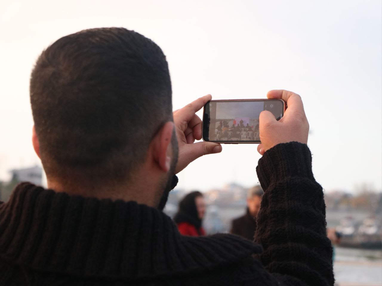 رونمایی از دیوارکوب نمایش «چلاق آینیشمان» در بندر انزلی+تصاویر رونمایی از دیوارکوب نمایش «چلاق آینیشمان» در بندر انزلی+تصاویر