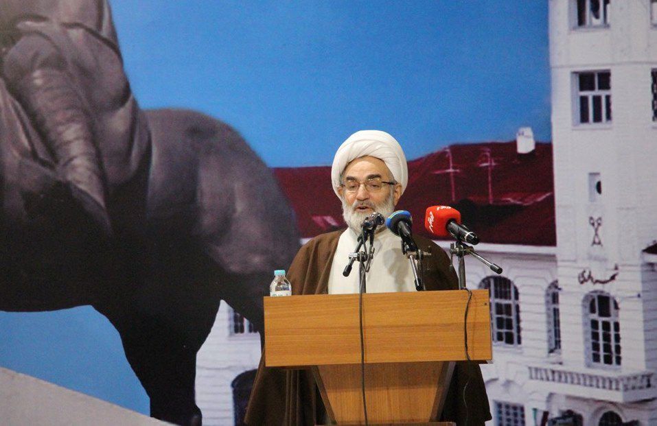 نماز انسان را در برابر مشکلات مقاوم میکند