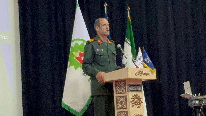 هنرمندان از نخبگان اثرگذار جامعه هستند هنرمندان از نخبگان اثرگذار جامعه هستند