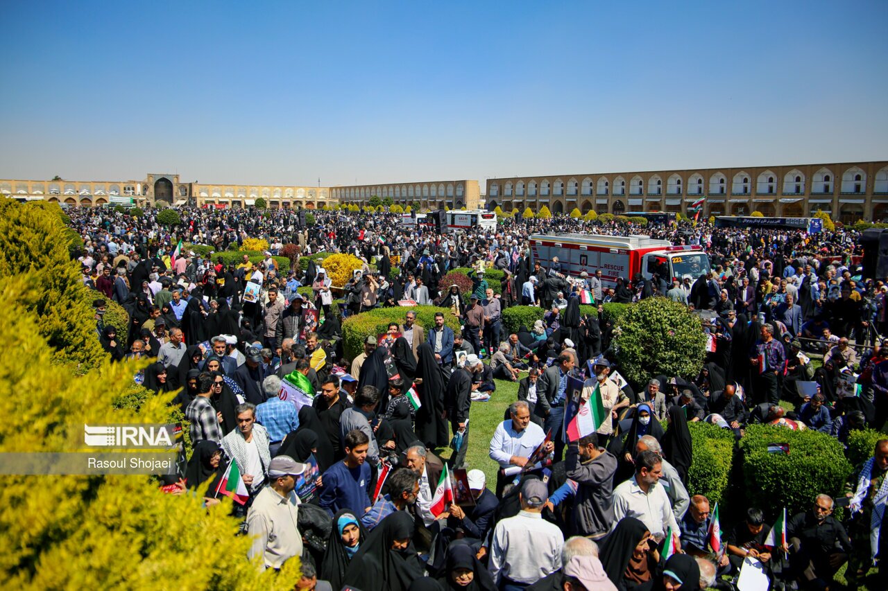 پوشش زنده| تابناک گزارش میدهد؛ خروش ملت؛ ایران یکصدا برای قدس/ فریاد مظلومیت فلسطین در سراسر ایران طنینانداز شد + فیلم و عکس پوشش زنده| تابناک گزارش میدهد؛ خروش ملت؛ ایران یکصدا برای قدس/ فریاد مظلومیت فلسطین در سراسر ایران طنینانداز شد + فیلم و عکس