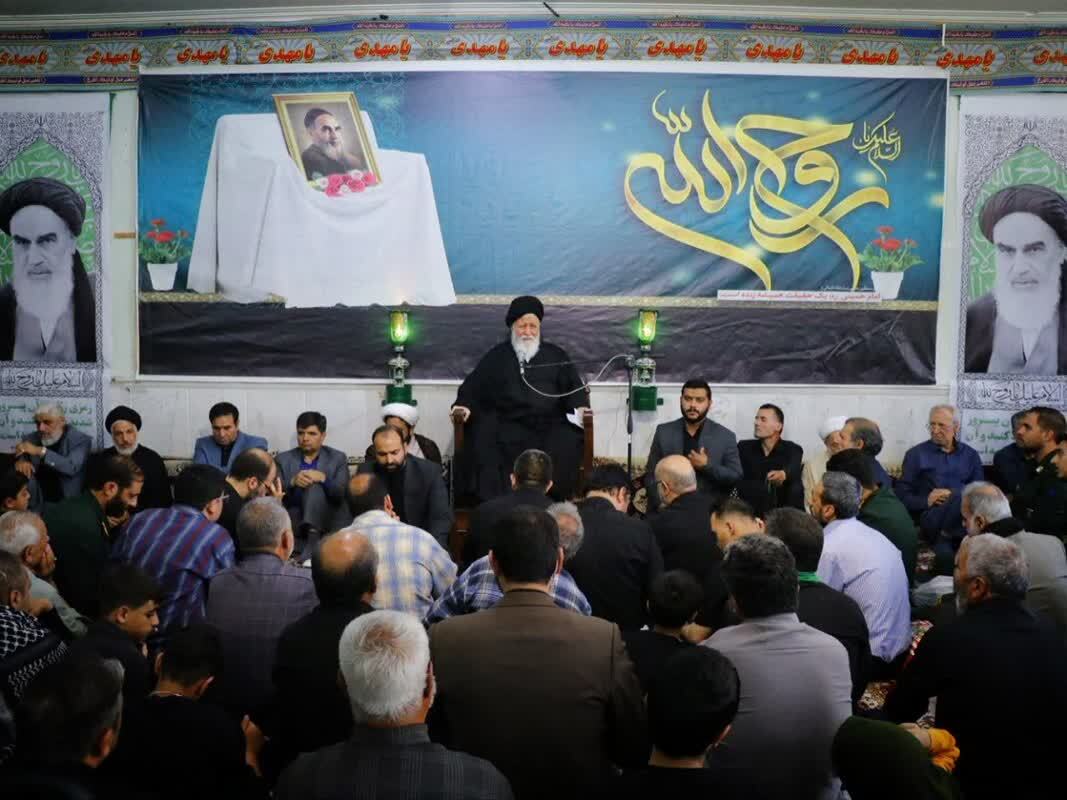 استمرار حیات فکری امام خمینی(ره) نتیجه رهبری حکیمانه و ایمان مردم است/ شهادت شهدای خدمت، ثمره مکتب امام