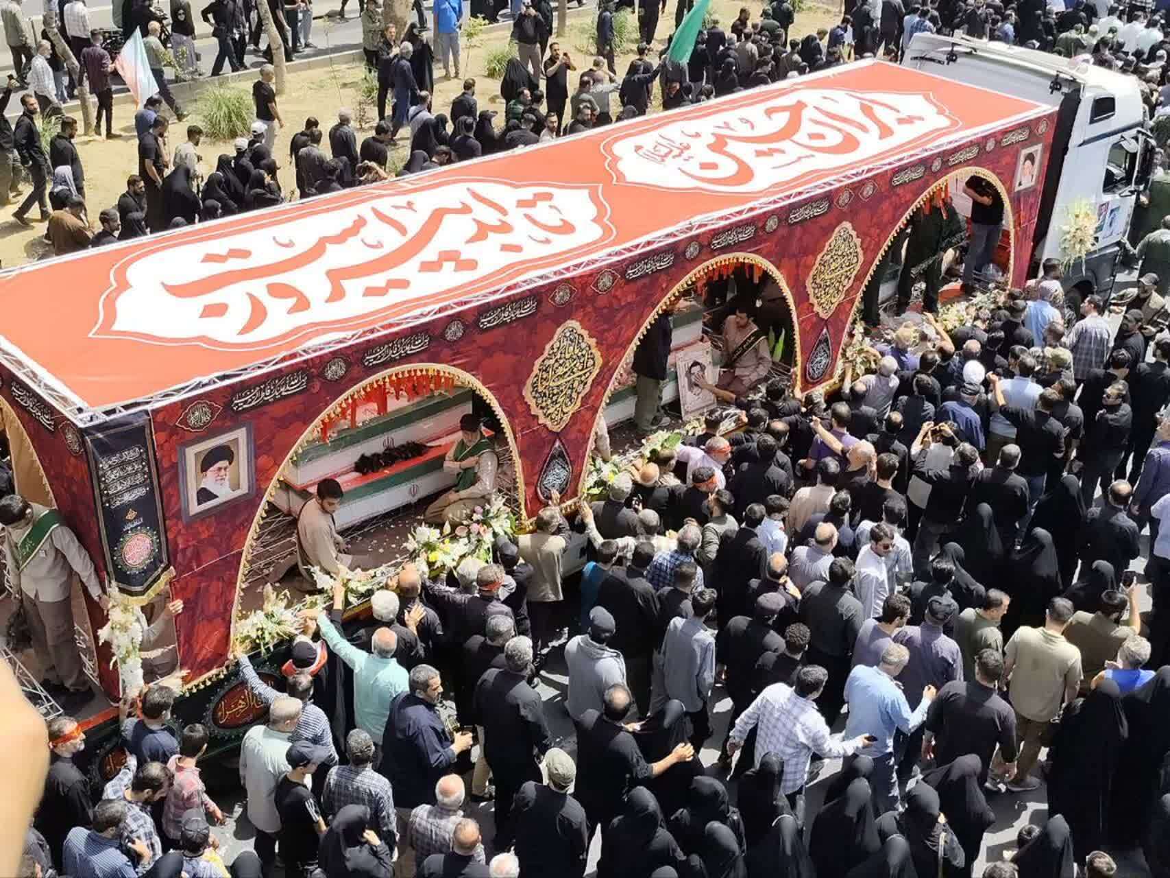 تشییع لاله های سرخ در البرز/وداع مردم با مدافعان وطن +تصاویر تشییع لاله های سرخ در البرز/وداع مردم با مدافعان وطن +تصاویر