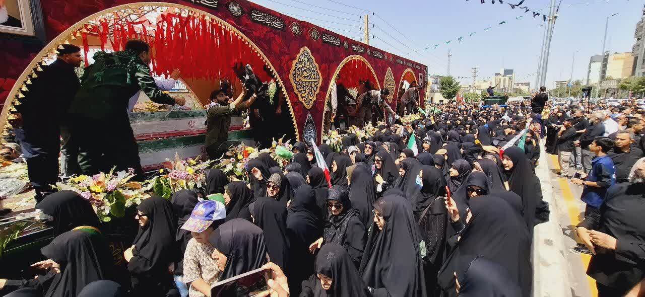 تشییع لاله های سرخ در البرز/وداع مردم با مدافعان وطن +تصاویر تشییع لاله های سرخ در البرز/وداع مردم با مدافعان وطن +تصاویر