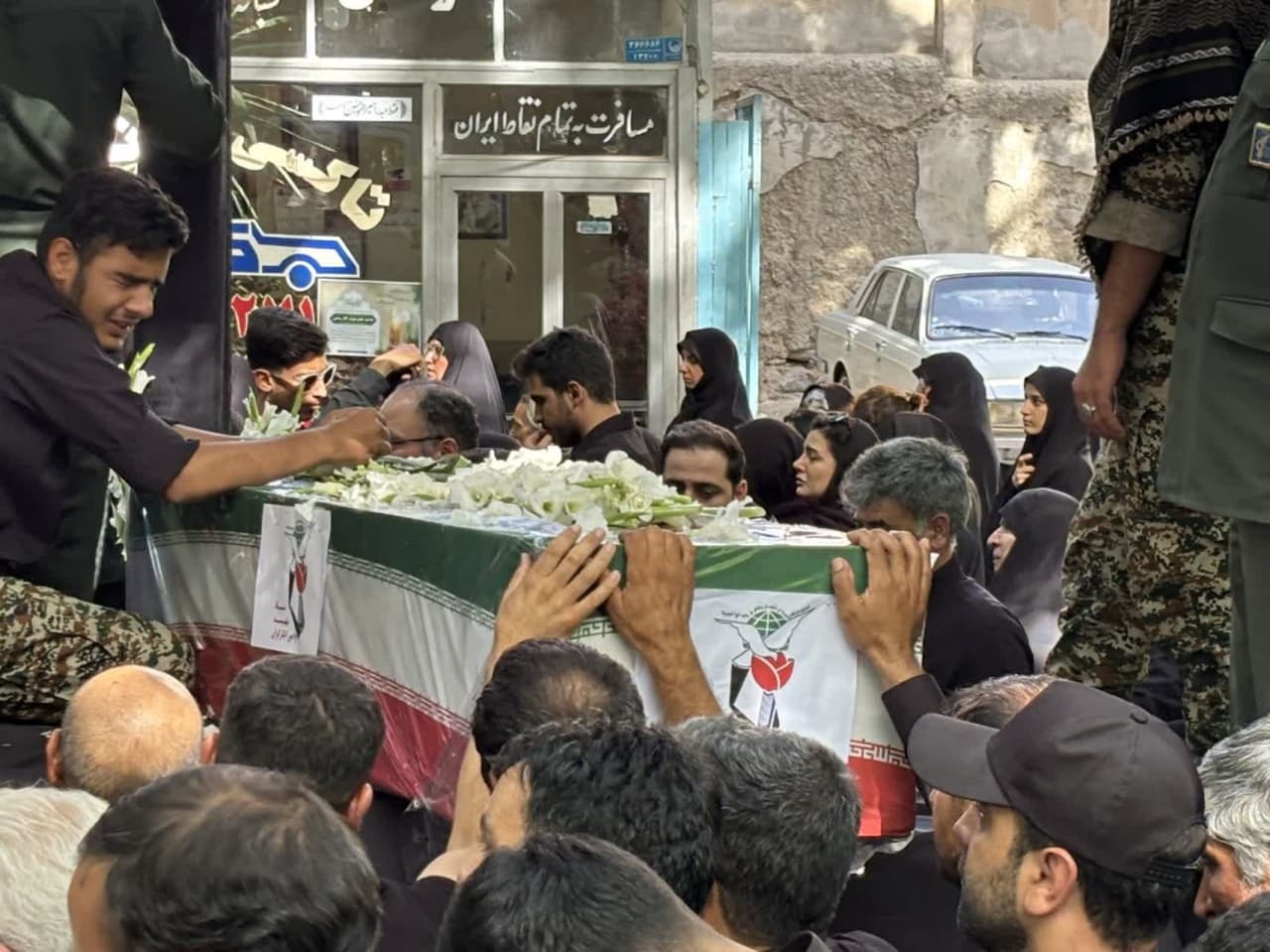 خروش دماوندی ها در تشییع پیکر دو شهید حمله رژیم صهیونیستی به روایت تصویر /در حال تنظیم