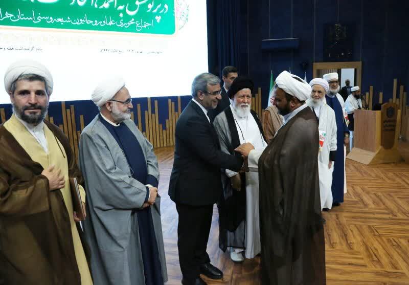 مشهد ظرفیت تبدیل شدن به پایتخت گفتوگوی بین مذاهب اسلامی و ادیان الهی را دارد مشهد ظرفیت تبدیل شدن به پایتخت گفتوگوی بین مذاهب اسلامی و ادیان الهی را دارد