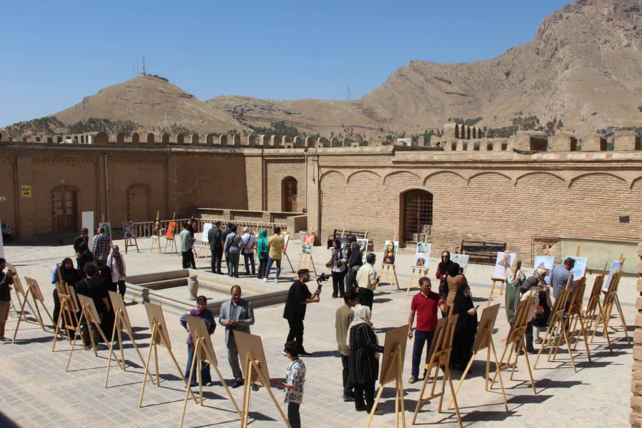 نمایشگاه بین‌المللی بزرگان کاریکاتوریست چهره جهان در لرستان افتتاح شد+تصویر