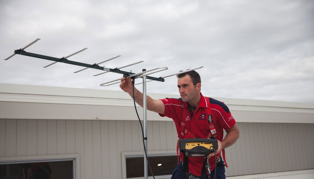 نصب آنتن مرکزی اصفهان: مزایا، چالش ها و نکات