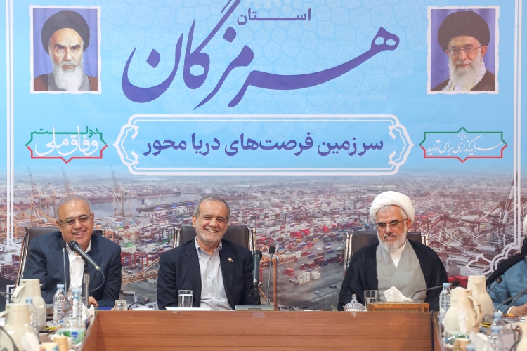 ۹ تفاهم نامه در دیدار رئیس جمهور با فعالان اقتصادی هرمزگان به امضا رسید