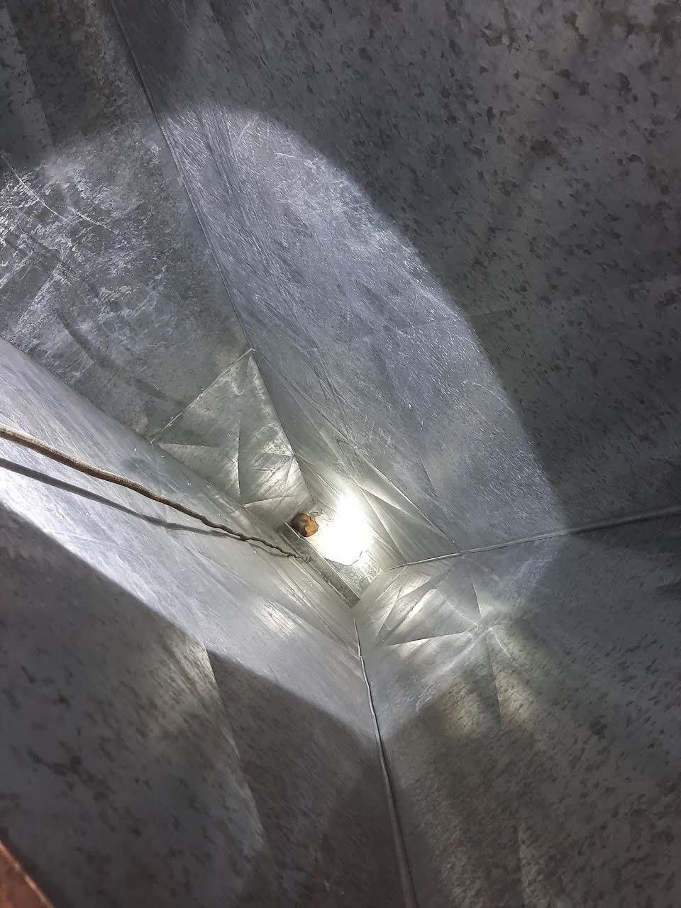 سقوط گچکار به داخل کانال کولر در بیمارستان بعثت همدان؛ نجات با تلاش آتشنشانان + عکس سقوط گچکار به داخل کانال کولر در بیمارستان بعثت همدان؛ نجات با تلاش آتشنشانان + عکس