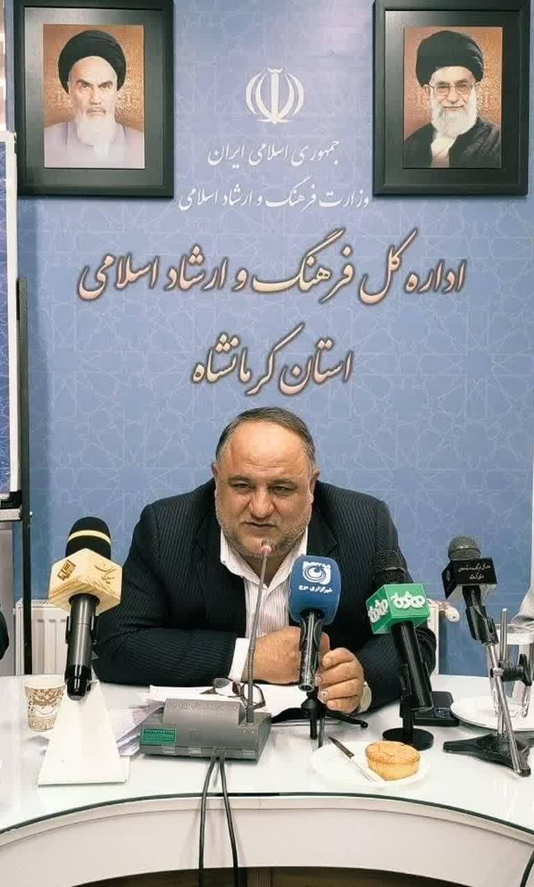 رقابت خوشنویسان ۲۰ استان در جشنواره خط تحریری سنقروکلیایی رقابت خوشنویسان ۲۰ استان در جشنواره خط تحریری سنقروکلیایی