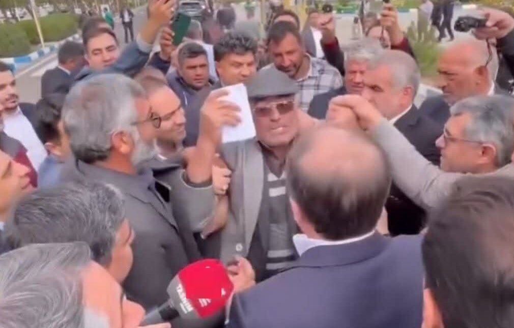 وعدههای زمین مانده، صدای کشاورزان اردبیل را درآورد/ موج اعتراض به وزیر جهاد از جیرفت تا مغان! وعدههای زمین مانده، صدای کشاورزان اردبیل را درآورد/ موج اعتراض به وزیر جهاد از جیرفت تا مغان!