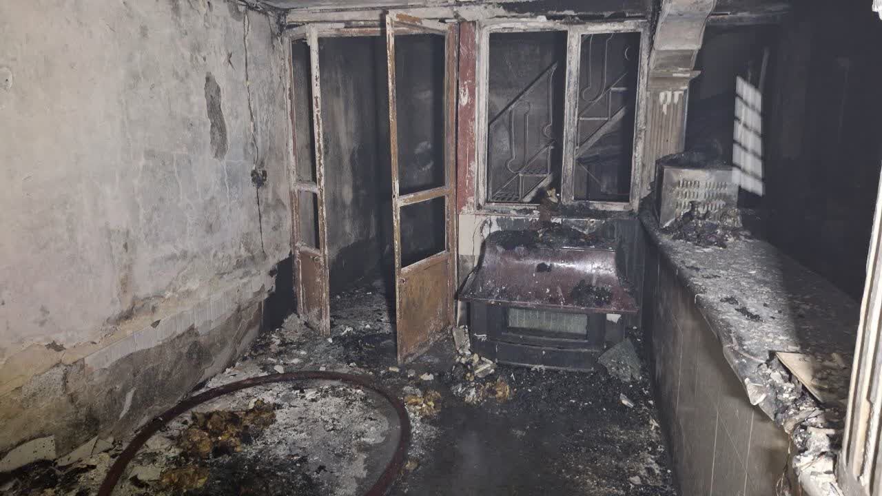 نجات پنج نفر از آتشسوزی منزلی مسکونی در مشهد نجات پنج نفر از آتشسوزی منزلی مسکونی در مشهد