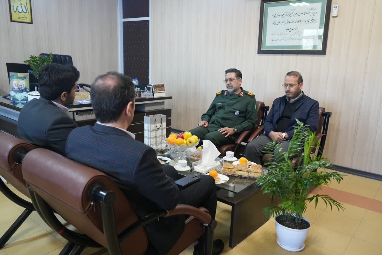 باید تلاش کنیم سرانه مطالعه را در جامعه افزایش دهیم