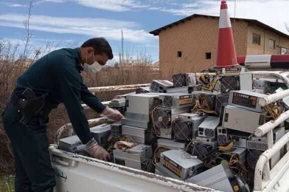 قاچاقچی ماینر در اردبیل یک میلیارد و ۸۶۶ میلیون جریمه شد قاچاقچی ماینر در اردبیل یک میلیارد و ۸۶۶ میلیون جریمه شد