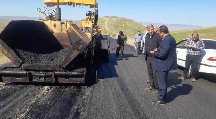 آغاز عملیات آسفالت ریزی کمربندی گرمی آغاز عملیات آسفالت ریزی کمربندی گرمی