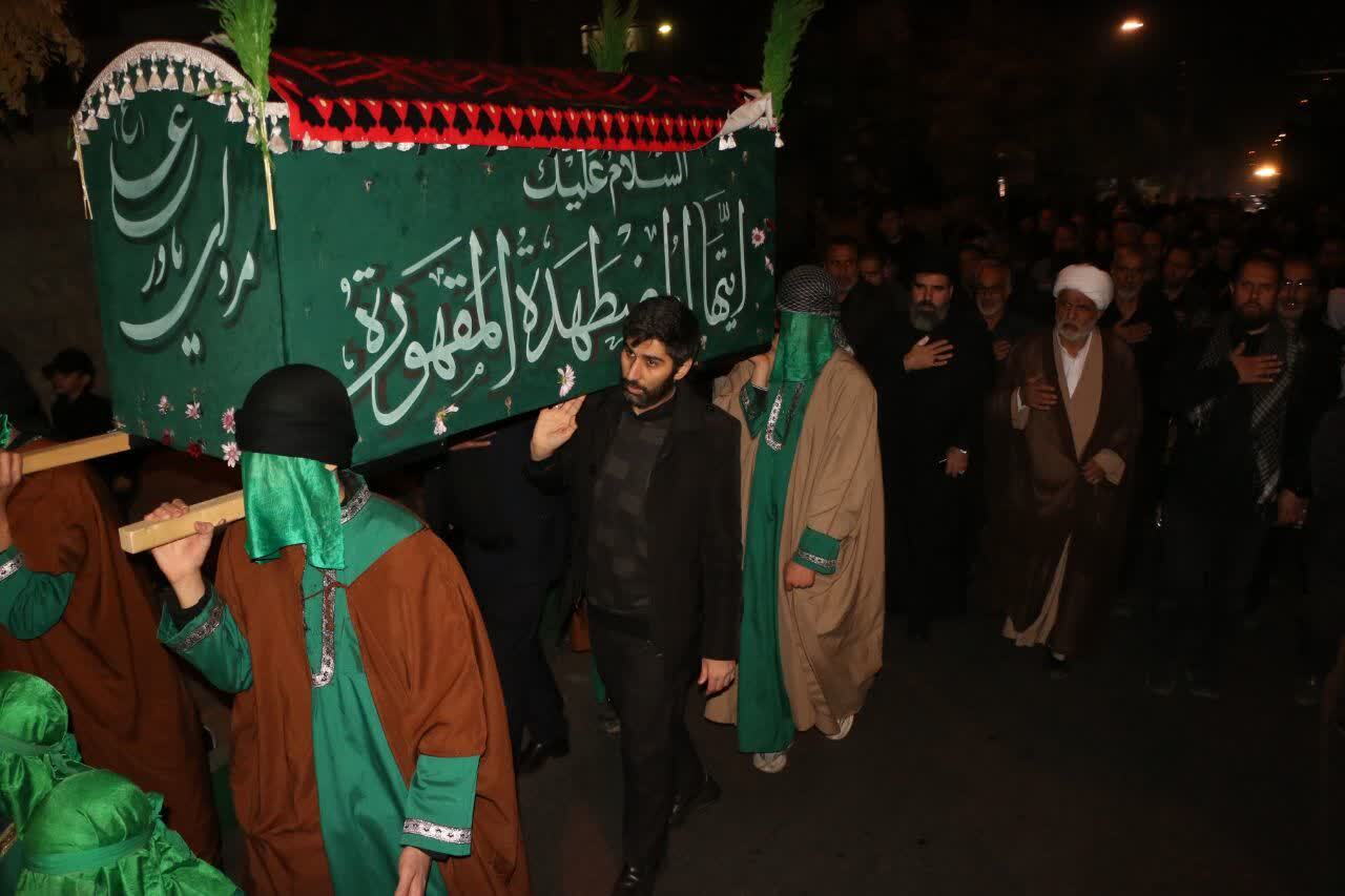 پرشورترین تشییع نمادین حضرت فاطمه زهرا (س) در پردیس برگزار شد+فیلم پرشورترین تشییع نمادین حضرت فاطمه زهرا (س) در پردیس برگزار شد+فیلم