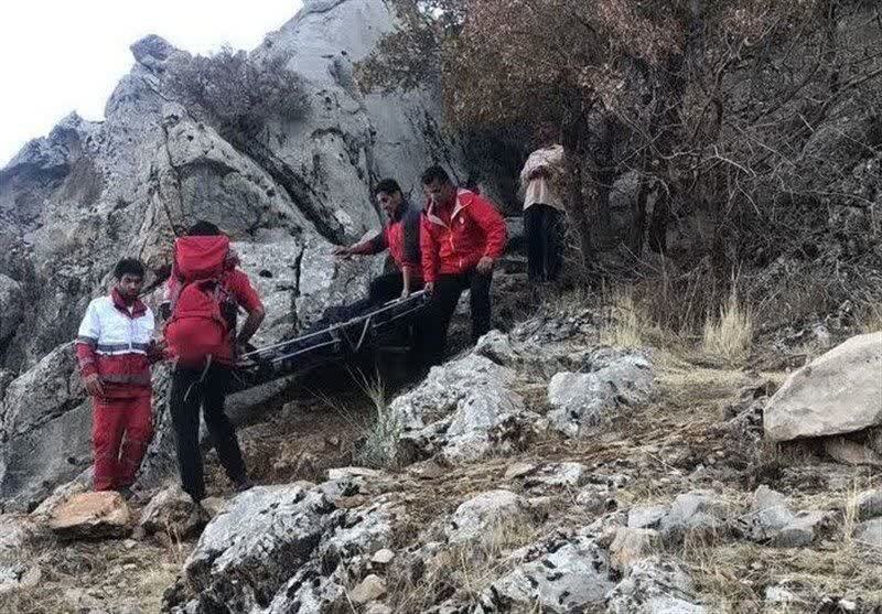 نجات معجزهآسای مرد گرفتار در ارتفاعات سفیدکوه پس از سه روز بیآبی و گرسنگی نجات معجزهآسای مرد گرفتار در ارتفاعات سفیدکوه پس از سه روز بیآبی و گرسنگی