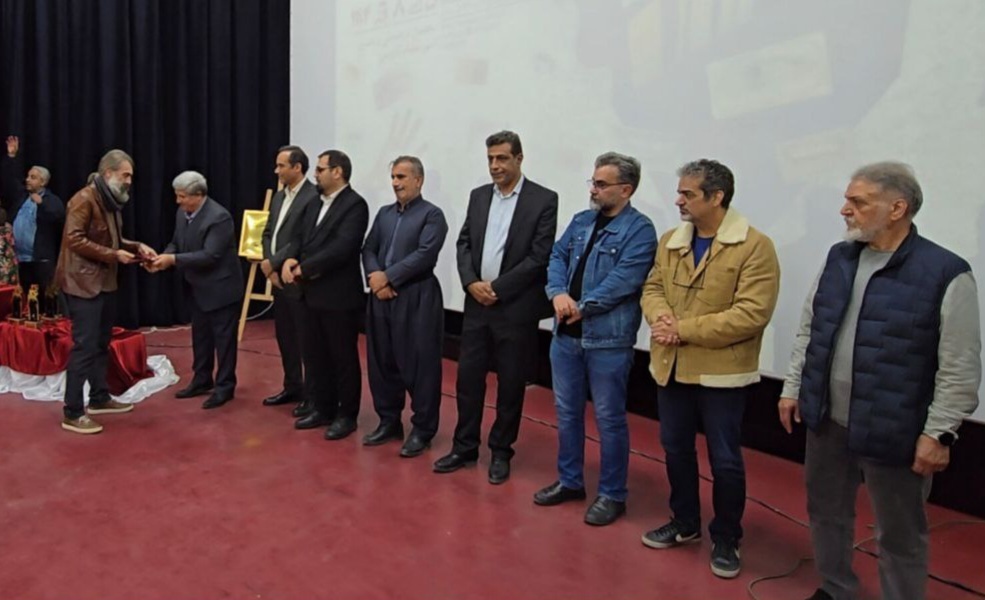 بهترینهای تئاتر کردستان در اختتامیه جشنواره معرفی شدند/ دو اثر در مسیر فجر بهترینهای تئاتر کردستان در اختتامیه جشنواره معرفی شدند/ دو اثر در مسیر فجر