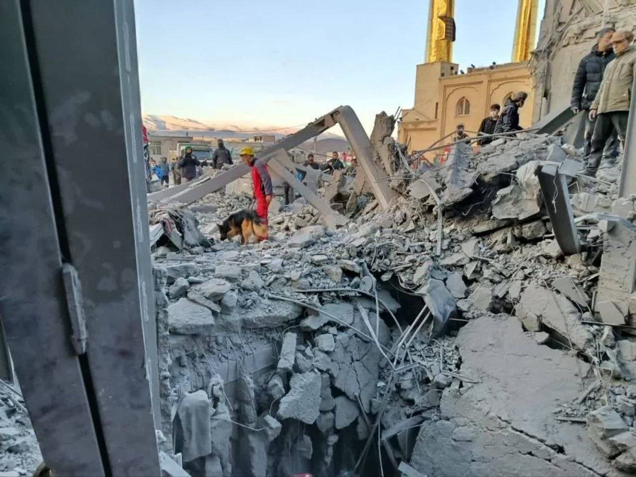شهادت سه نفر در حمله وحشیانه دشمن به حسینیه اعظم زنجان + تصاویر شهادت سه نفر در حمله وحشیانه دشمن به حسینیه اعظم زنجان + تصاویر